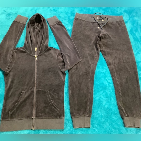 Juicy Couture Navy Blue Velour Tracksuit w/ Back Pockets - Picture 3 of 13